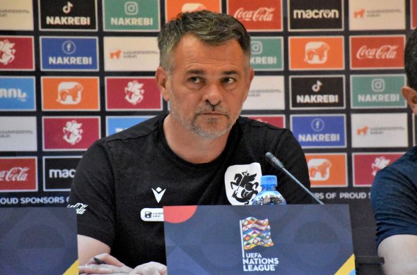 ახალი იდენტობით, ახალი ციკლის წინ ახალი იდენტობით, ახალი ციკლის წინ