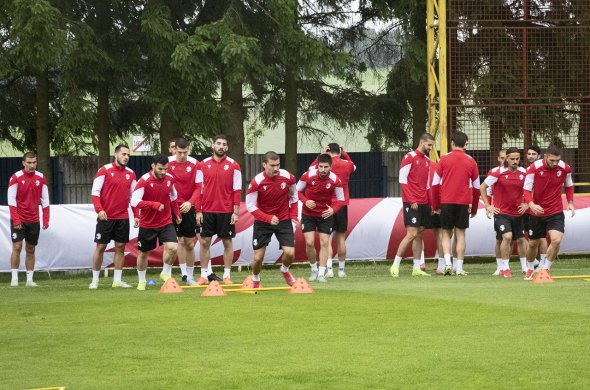 ხვალ საკუთრ თავს უნდა გადავახტეთ... ხვალ საკუთრ თავს უნდა გადავახტეთ...