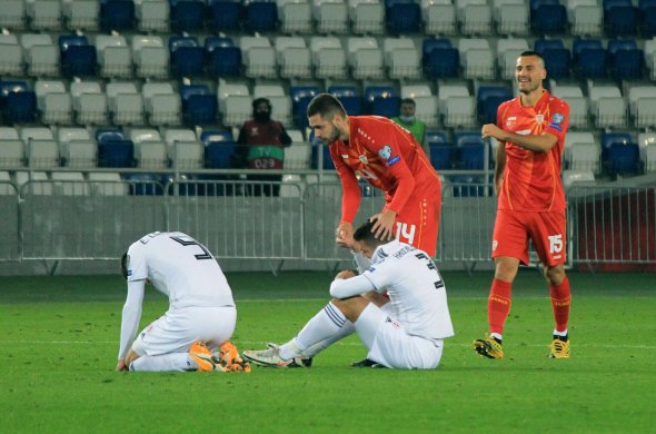 დღეს, ჩენ ვერ გავხდით გმირები, დღეს ჩვენ, „ლუზერები“ ვართ დღეს, ჩენ ვერ გავხდით გმირები, დღეს ჩვენ, „ლუზერები“ ვართ