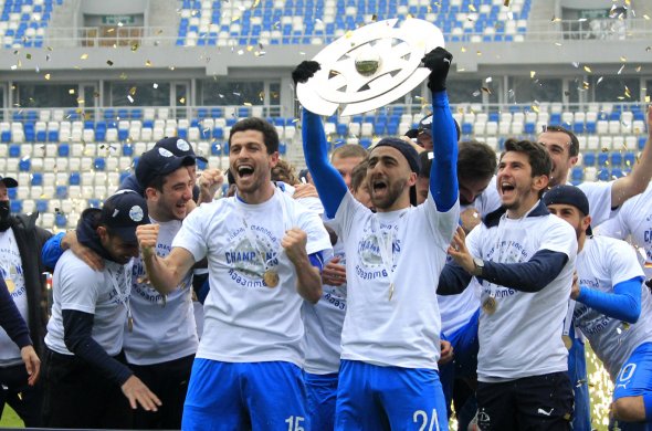 ორი ტიტული ორ ვარსკვლავამდე! ორი ტიტული ორ ვარსკვლავამდე!