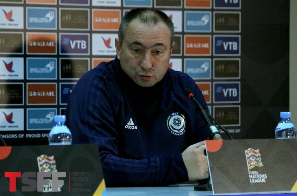 ყაზახები სავსე „დინამო არენაზე“ კარის გაჯახუნებით იმუქრებიან ყაზახები სავსე „დინამო არენაზე“ კარის გაჯახუნებით იმუქრებიან