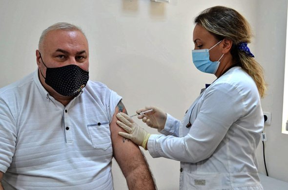 ქყვეყნის მთავარი სპორტული ექიმი “ასტრაზენეკას” ვაქცინით აიცრა ქყვეყნის მთავარი სპორტული ექიმი “ასტრაზენეკას” ვაქცინით აიცრა