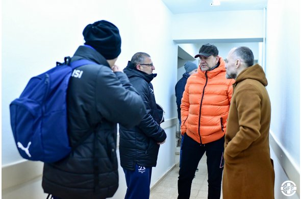 ვაისი აკვირდება ვაისი აკვირდება