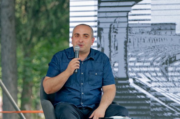 წიგნი, ერთი პოპულარული გუნდის შესახებ წიგნი, ერთი პოპულარული გუნდის შესახებ