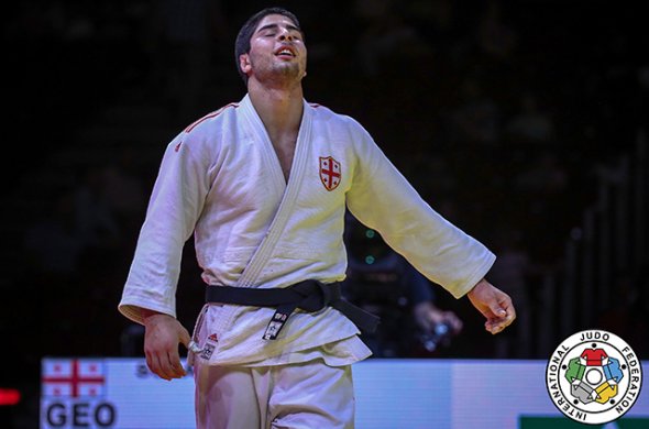 ოთხი ოქრო და გუნდური პირველი ადგილი ოთხი ოქრო და გუნდური პირველი ადგილი